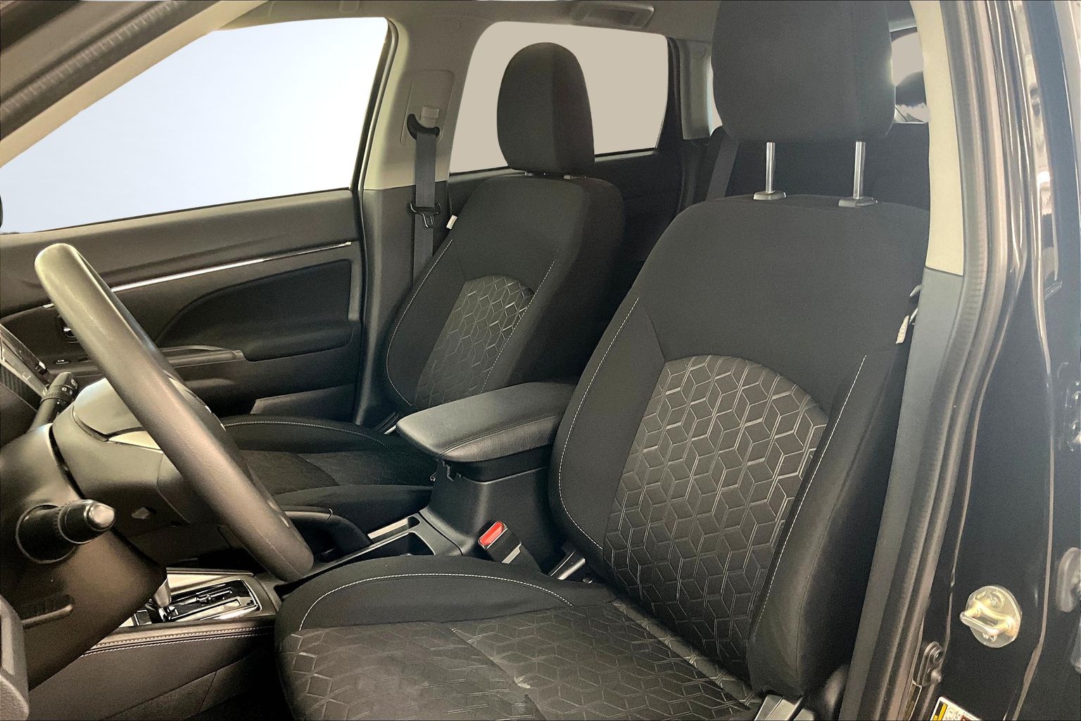 2024 Mitsubishi Outlander Sport Image 12 of 36