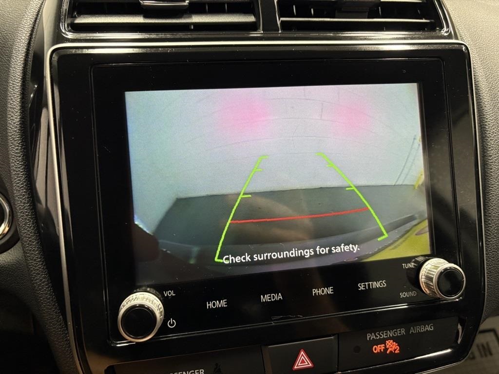 Vehicle image 19 of 42
