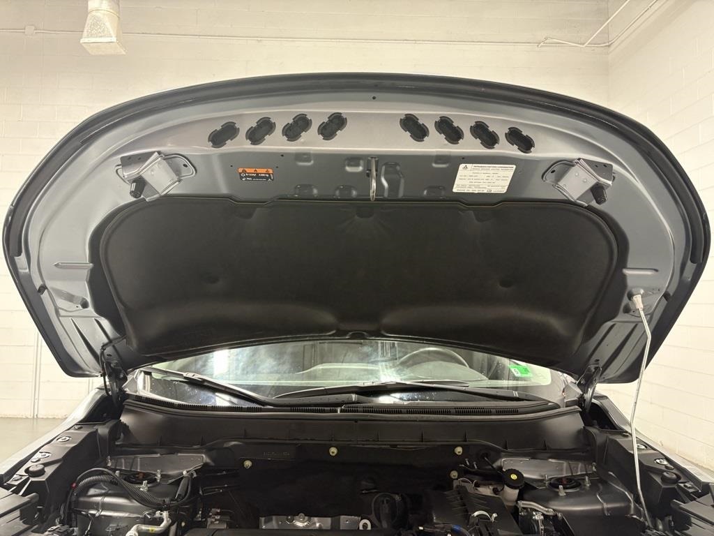 Vehicle image 8 of 42