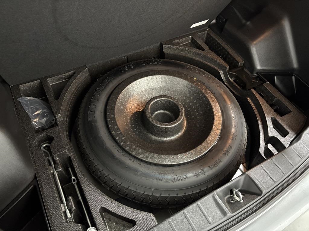 Vehicle image 33 of 42