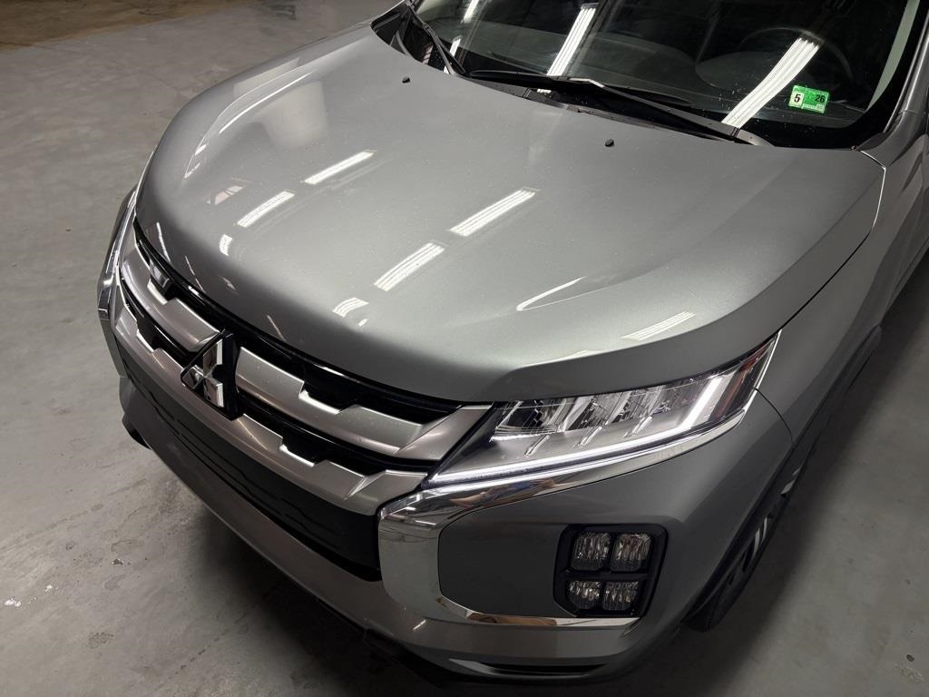 Vehicle image 27 of 42