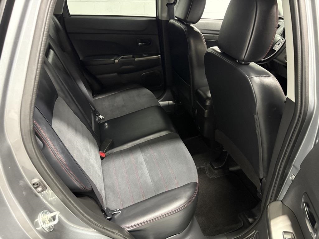 Vehicle image 15 of 42