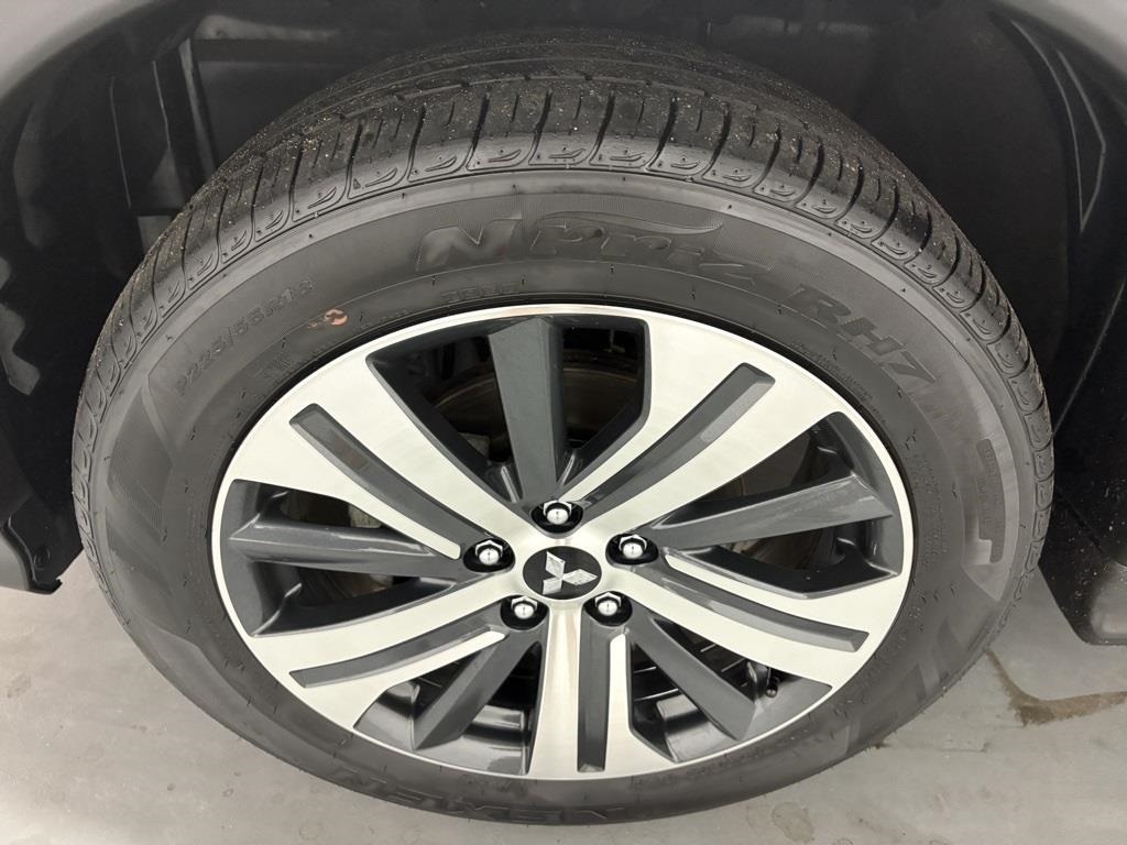 Vehicle image 9 of 42