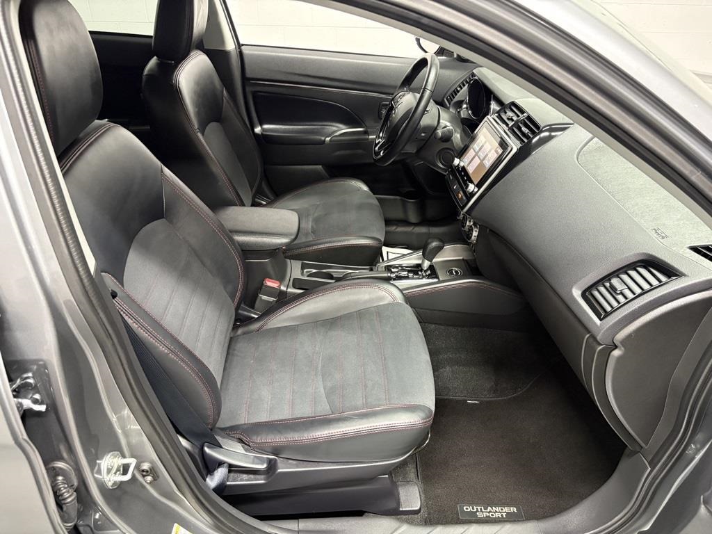 Vehicle image 13 of 42