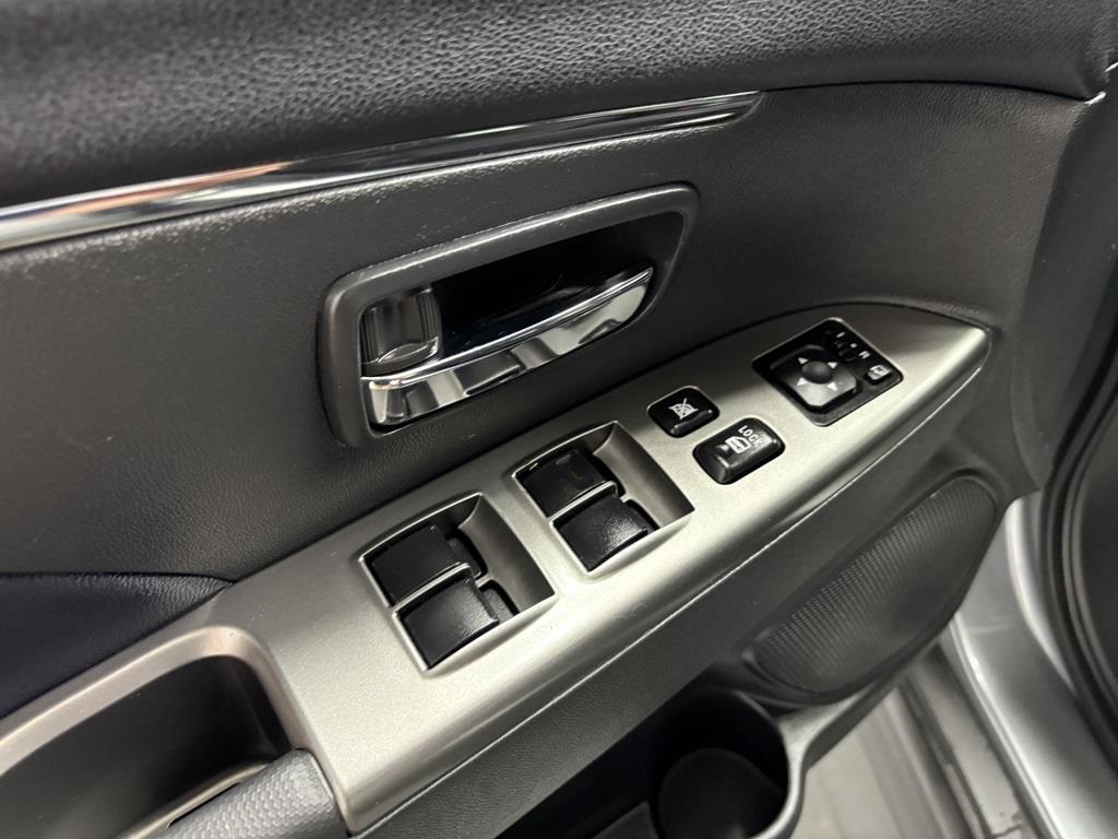Vehicle image 26 of 42