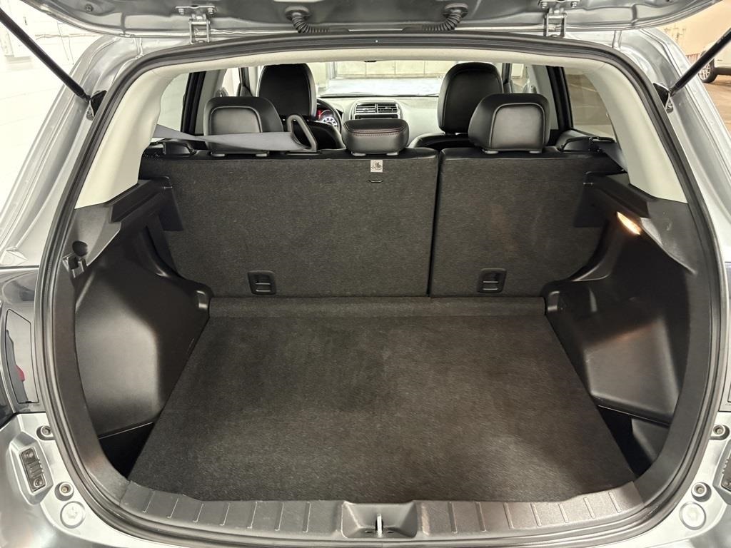 Vehicle image 11 of 42
