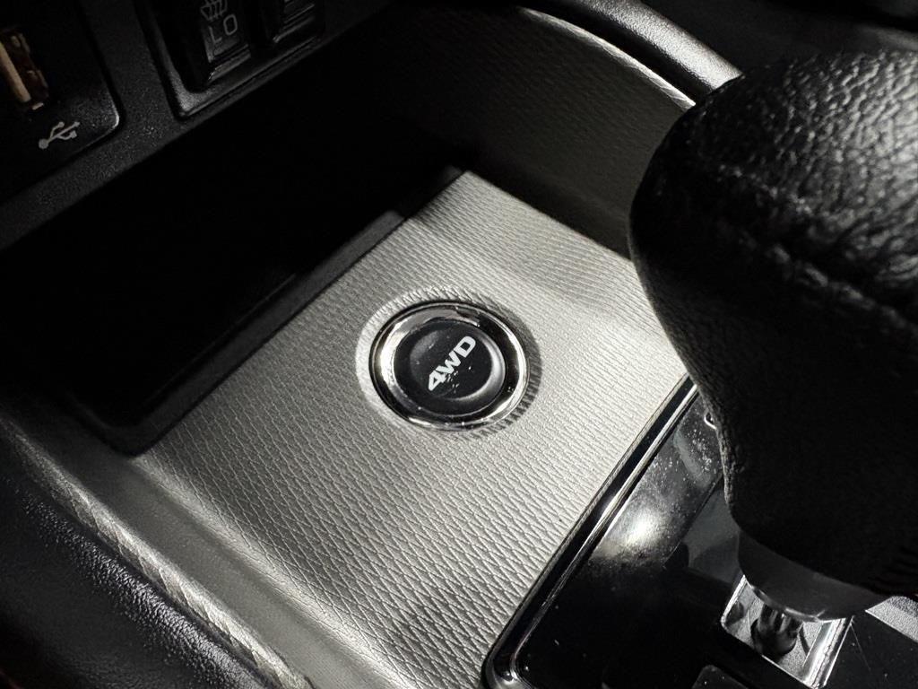 Vehicle image 25 of 42