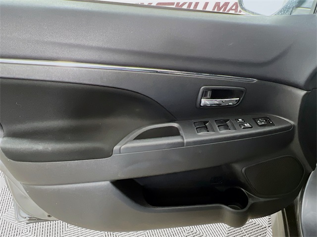Vehicle image 28 of 37