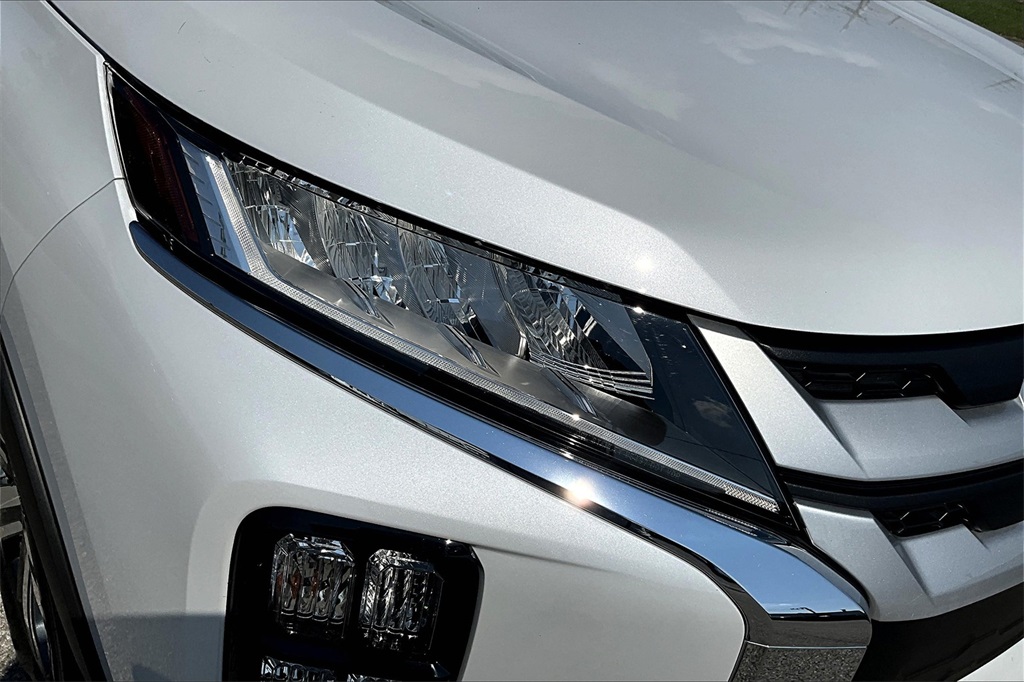 Vehicle image 31 of 33
