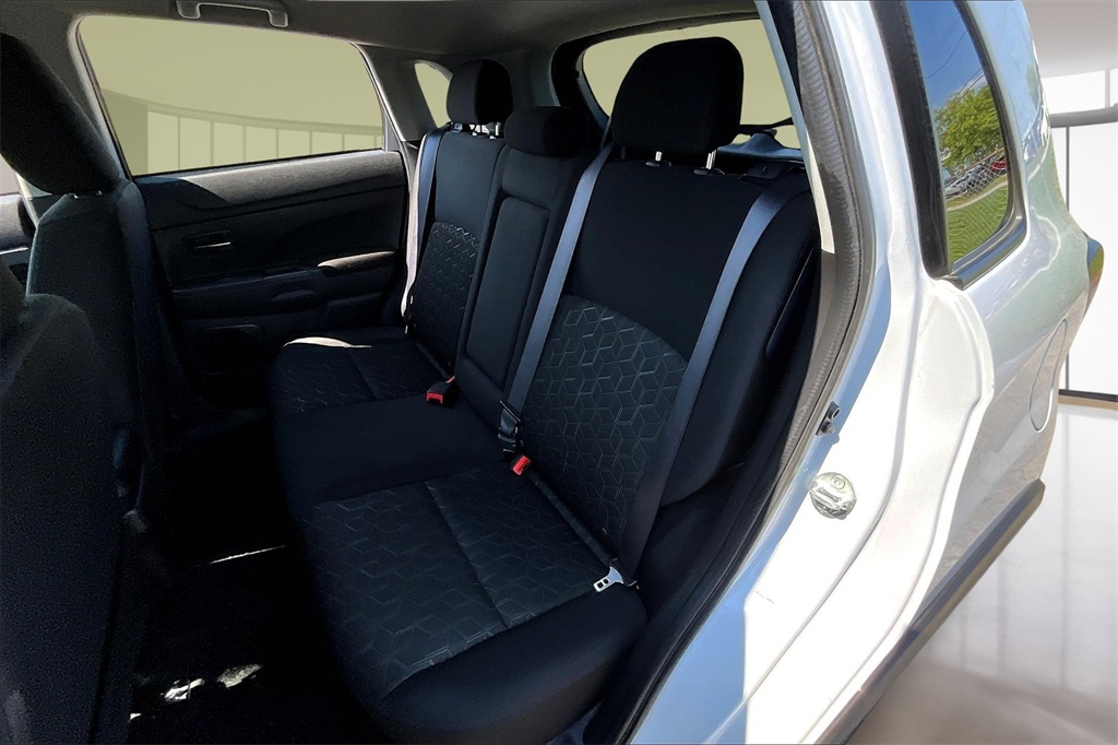 Vehicle image 11 of 33