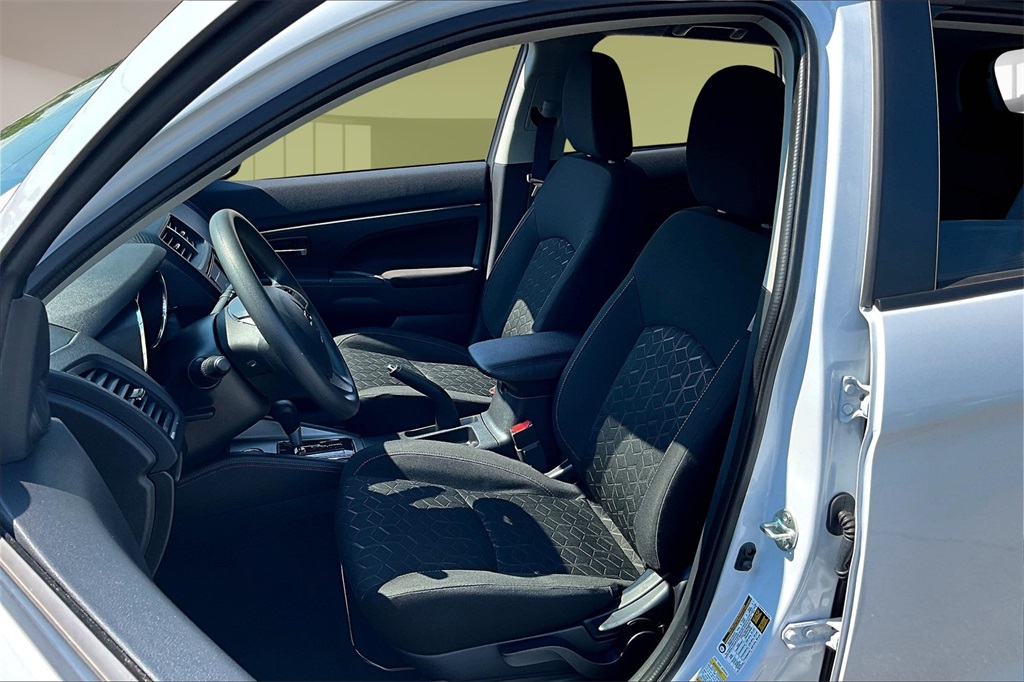 Vehicle image 13 of 33