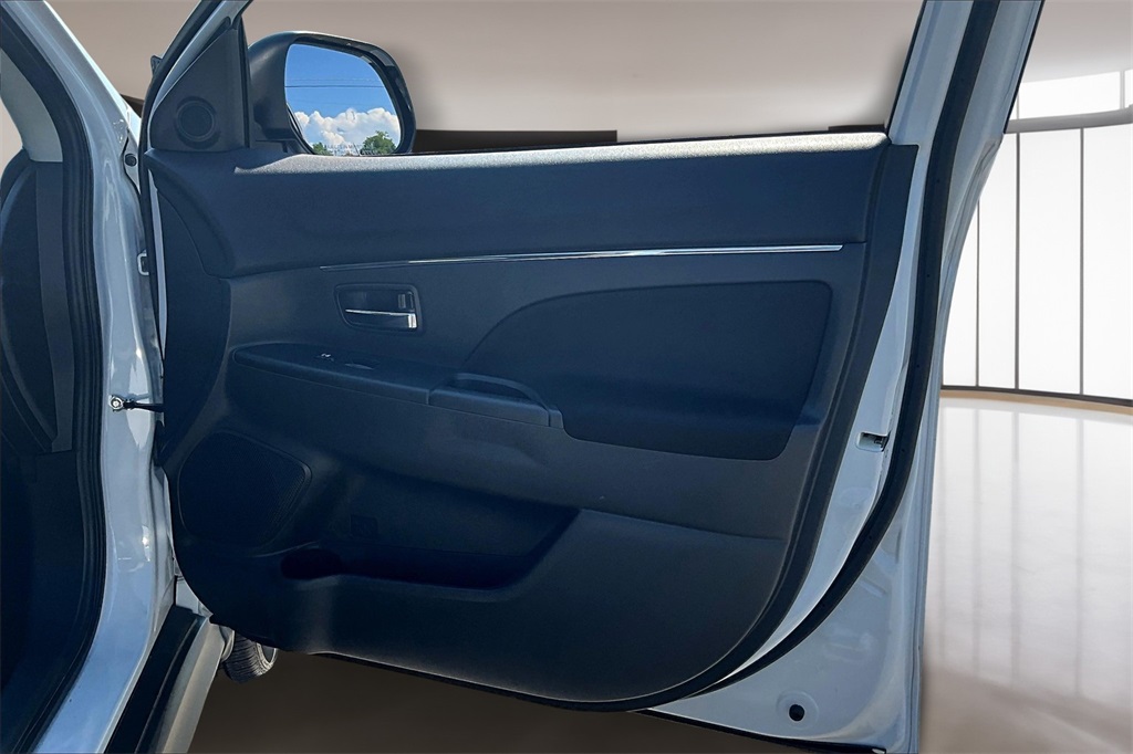 Vehicle image 14 of 33