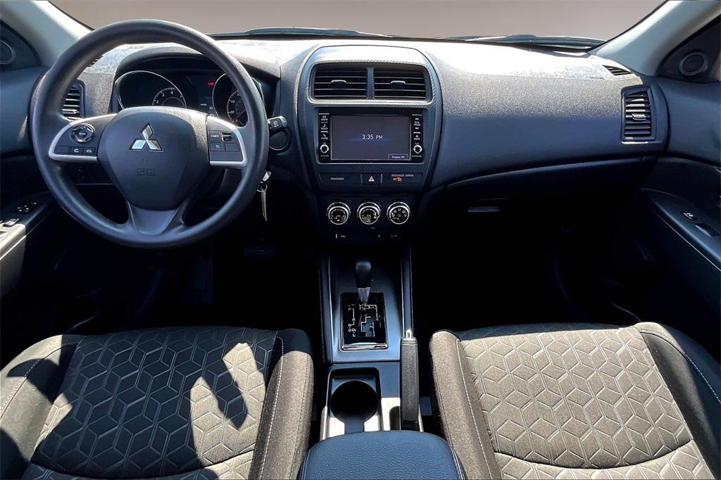 Vehicle image 17 of 33