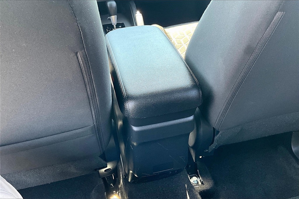 Vehicle image 15 of 33
