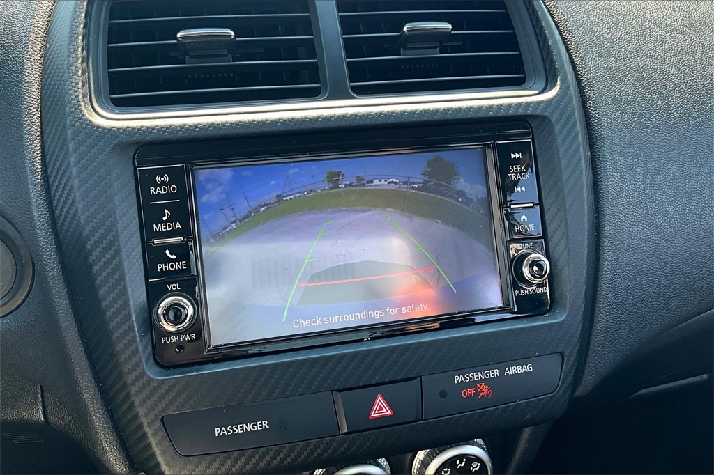 Vehicle image 23 of 33