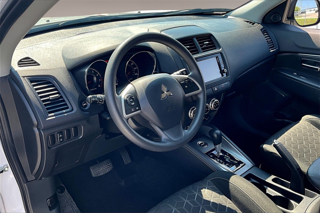 Vehicle image 16 of 33