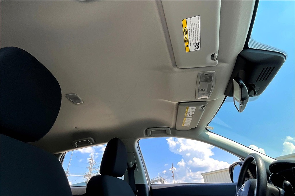 Vehicle image 19 of 33