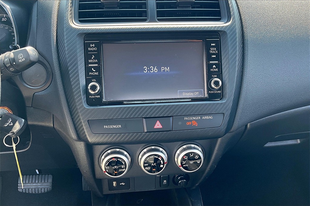 Vehicle image 24 of 33