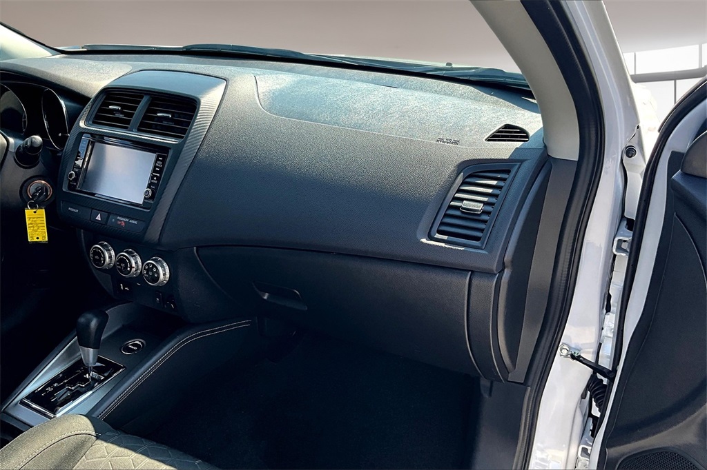 Vehicle image 21 of 33