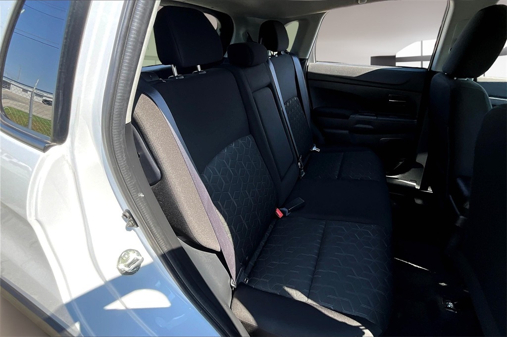 Vehicle image 10 of 33