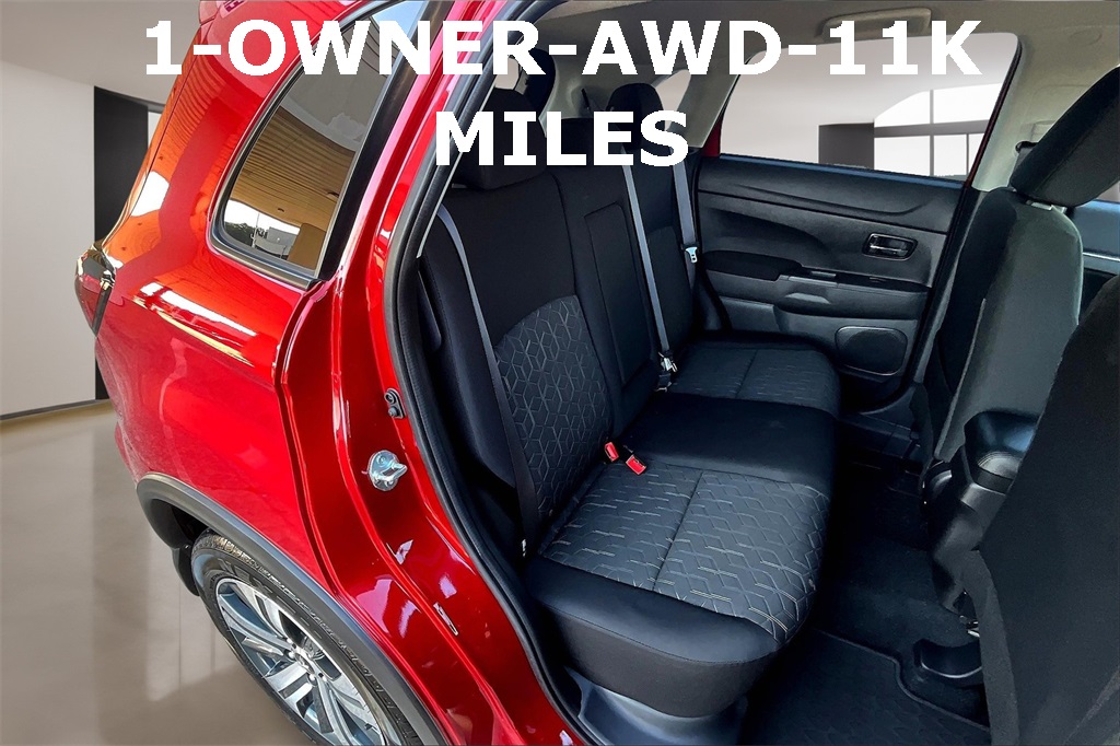 Vehicle image 10 of 34