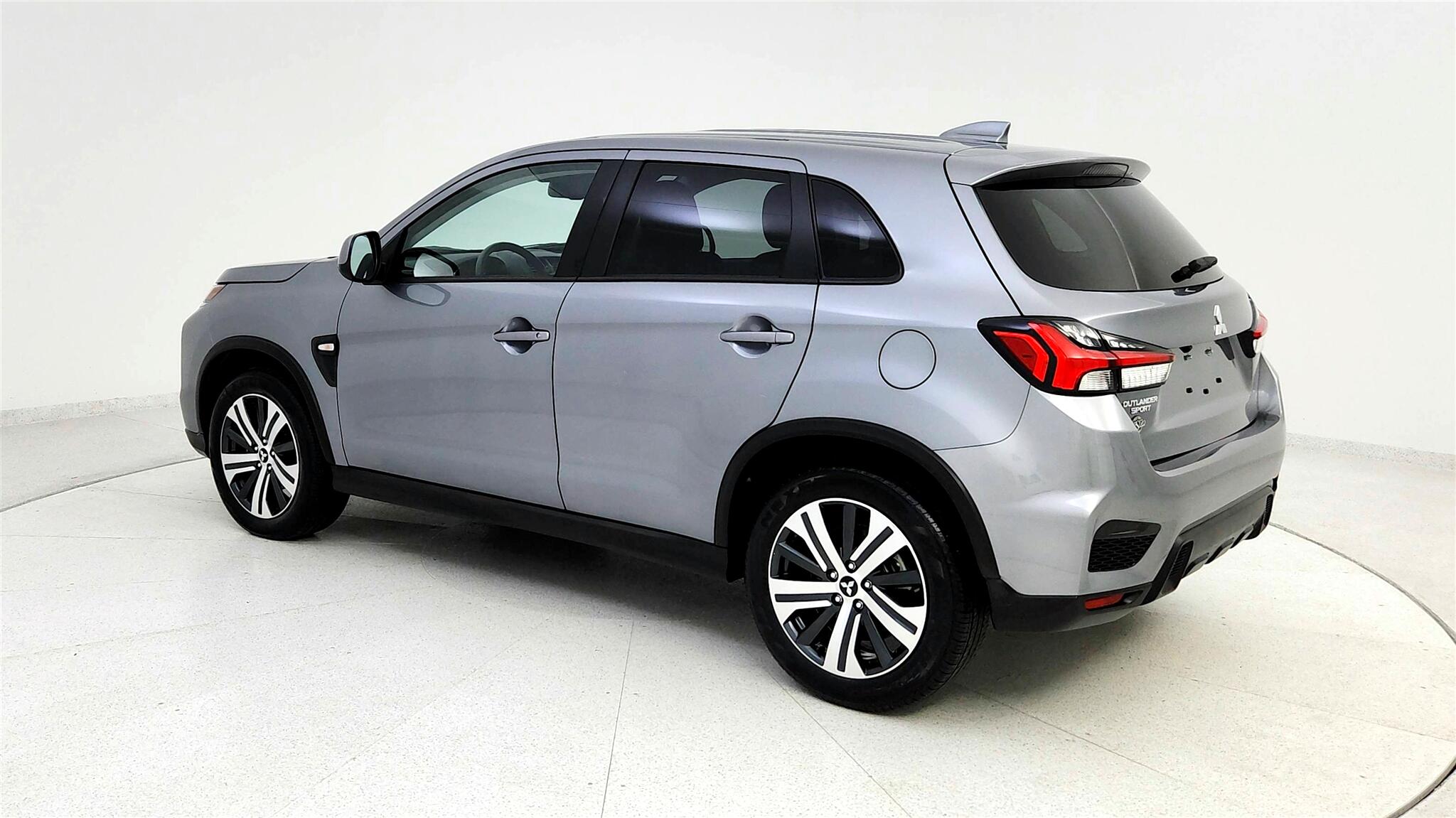Vehicle image 15 of 44