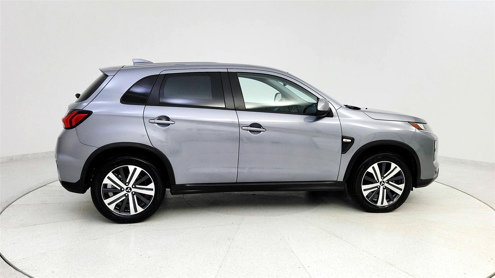 Vehicle image 9 of 44