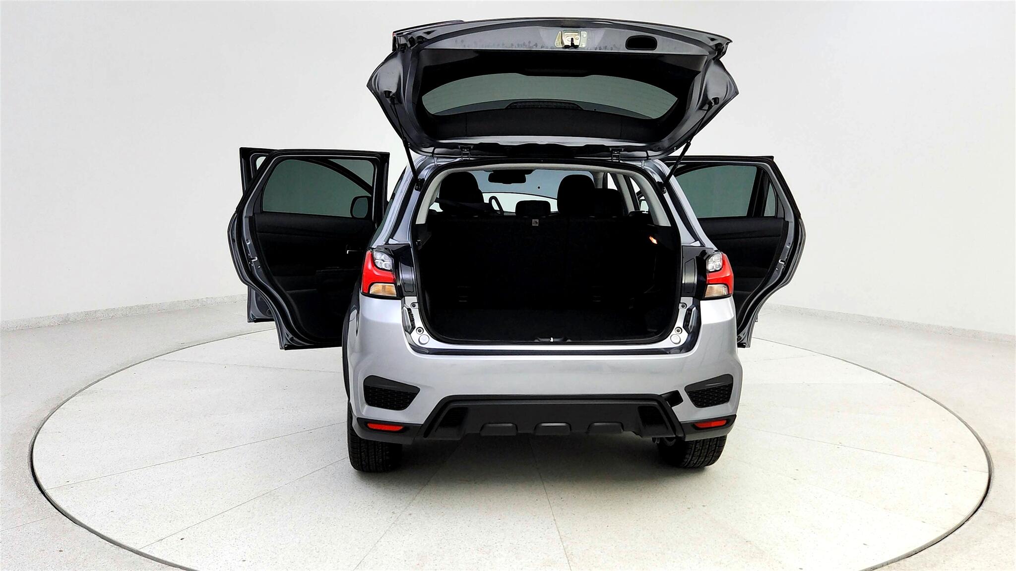 Vehicle image 31 of 44