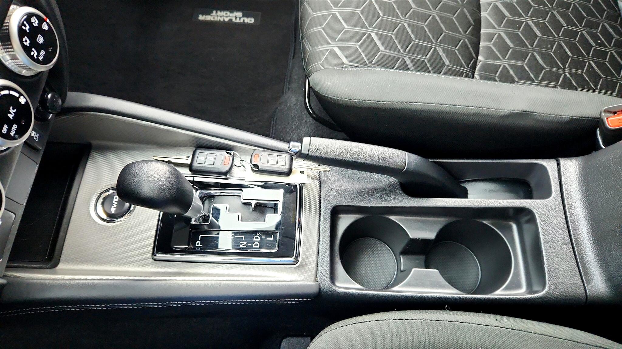 Vehicle image 25 of 44