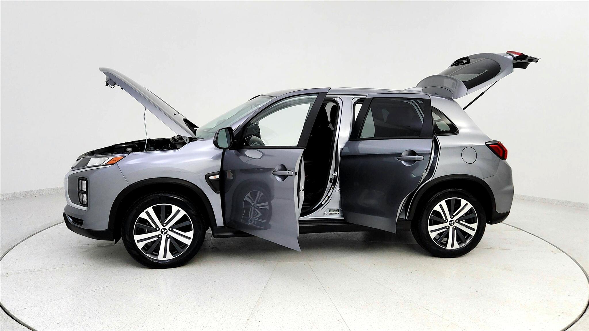 Vehicle image 17 of 44