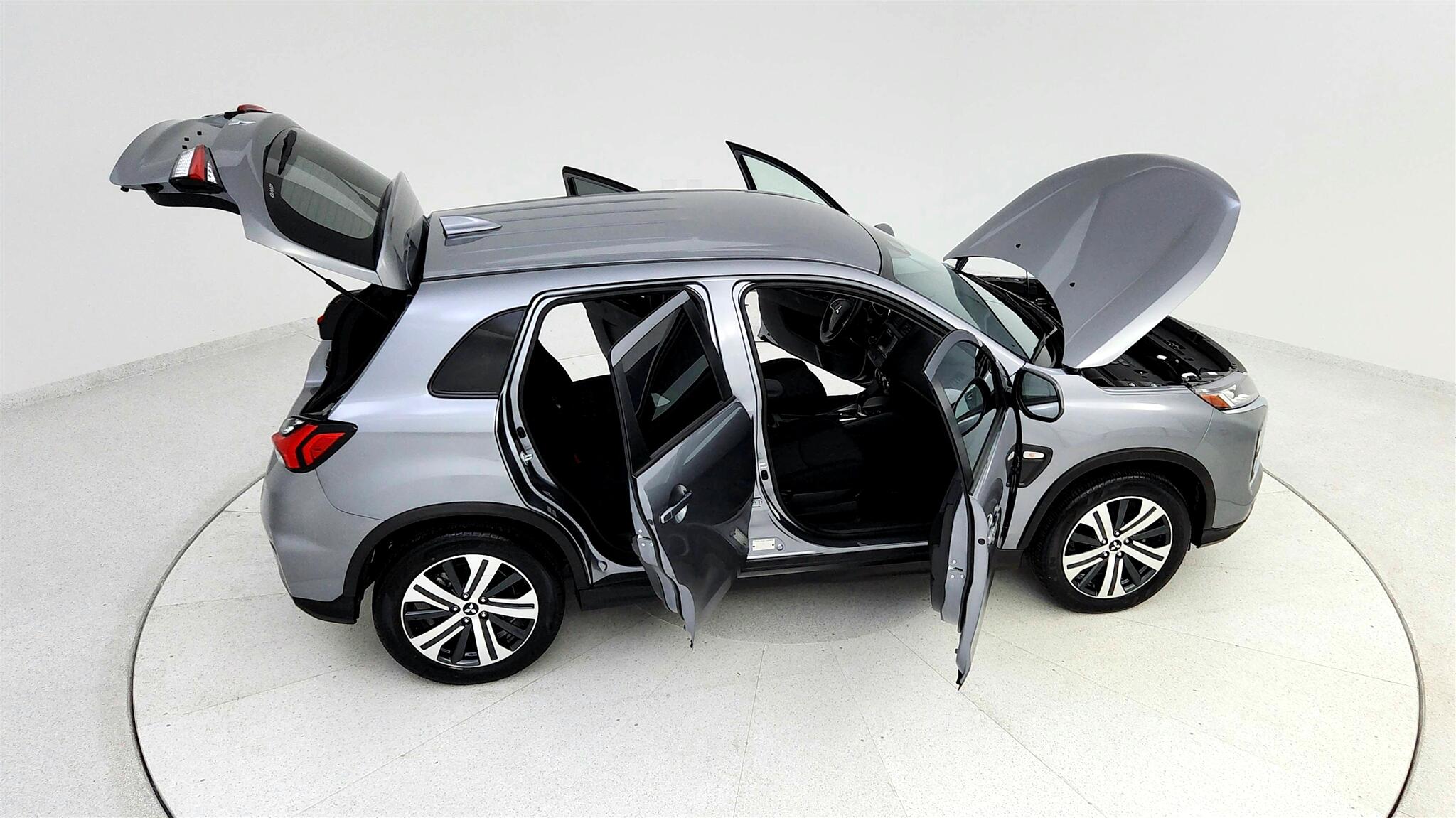 Vehicle image 13 of 44
