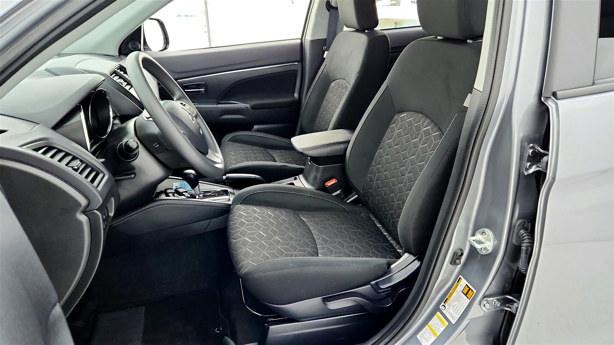 Vehicle image 19 of 44