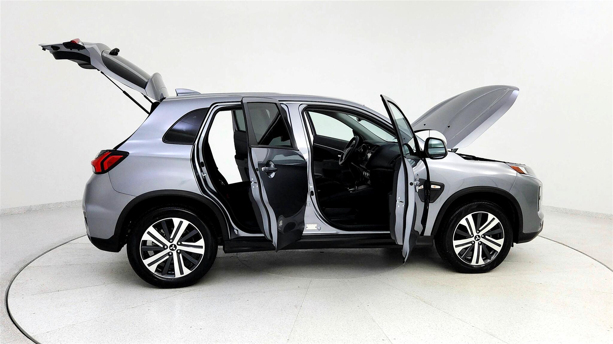 Vehicle image 10 of 44