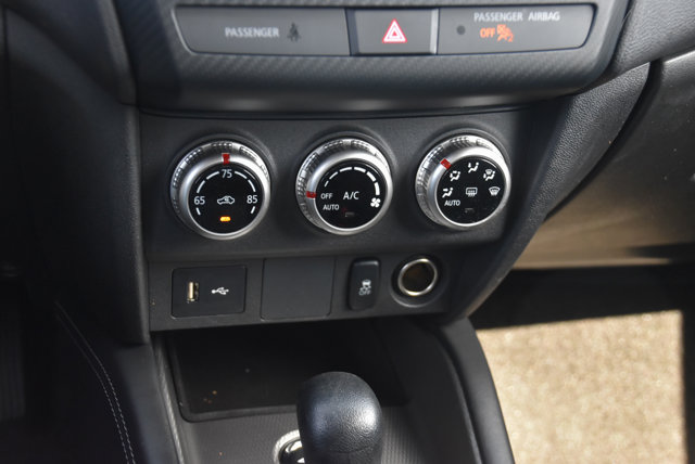 Vehicle image 33 of 35