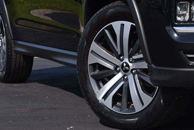 Vehicle image 10 of 35