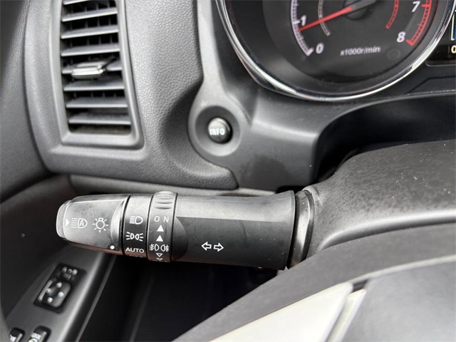 Vehicle image 28 of 31