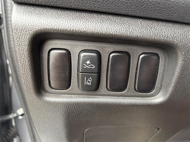 Vehicle image 24 of 31
