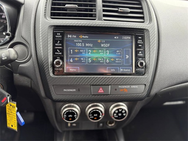 Vehicle image 21 of 31