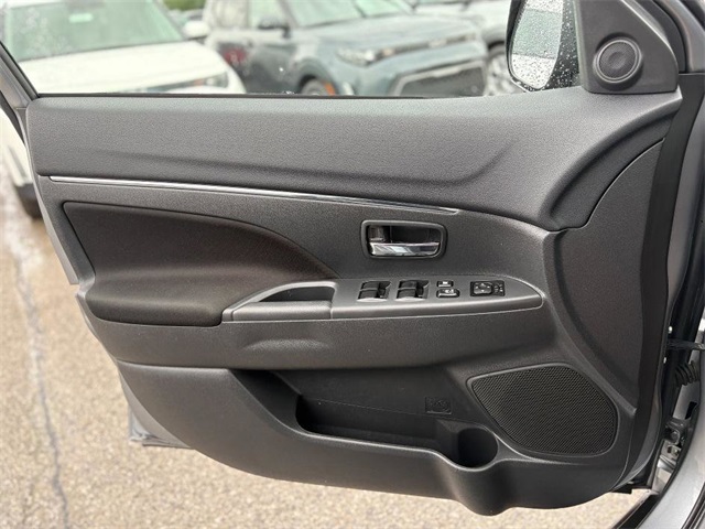 Vehicle image 23 of 31