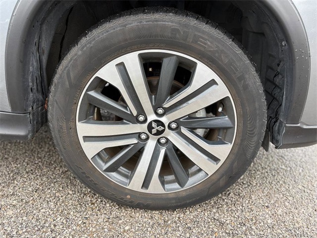 Vehicle image 13 of 31