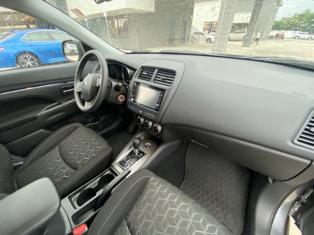 Vehicle image 23 of 34