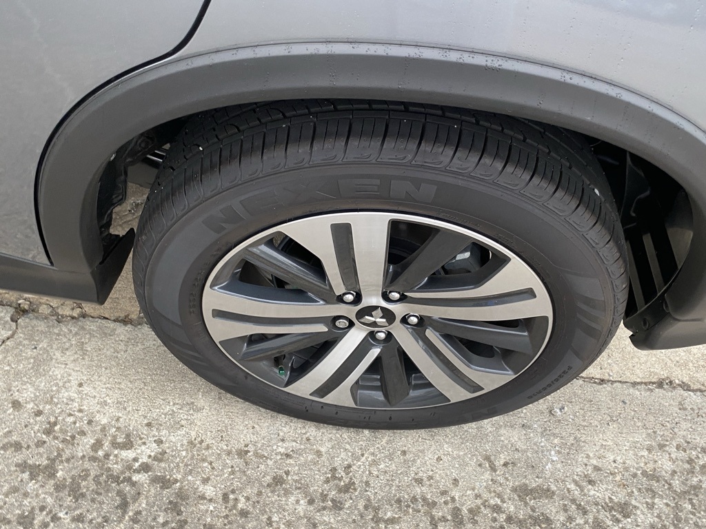 Vehicle image 9 of 34