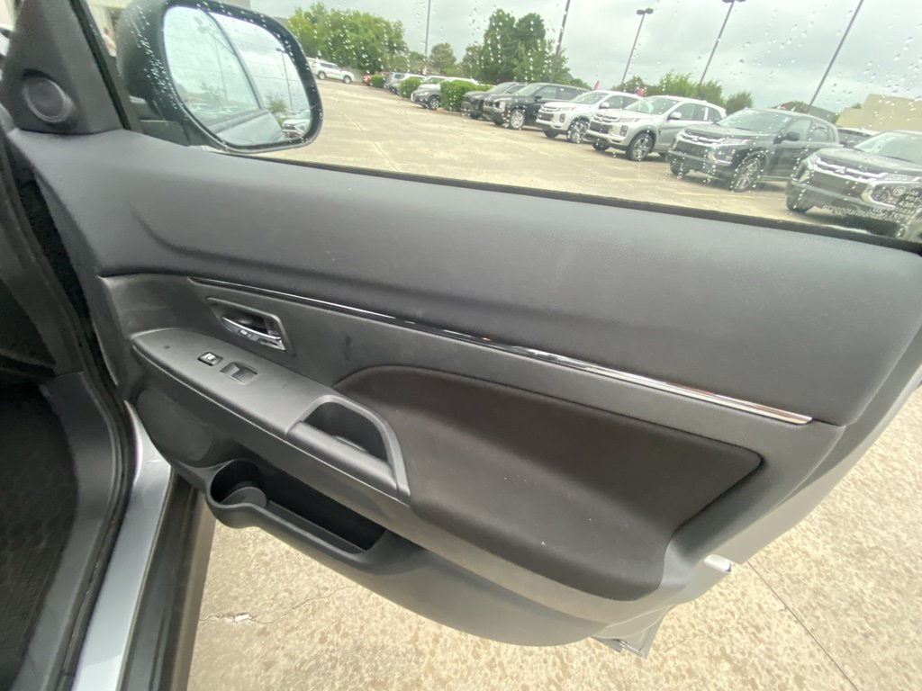 Vehicle image 32 of 34