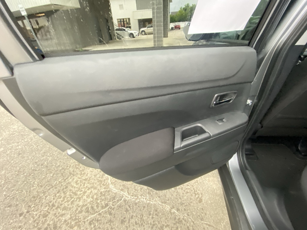 Vehicle image 25 of 34