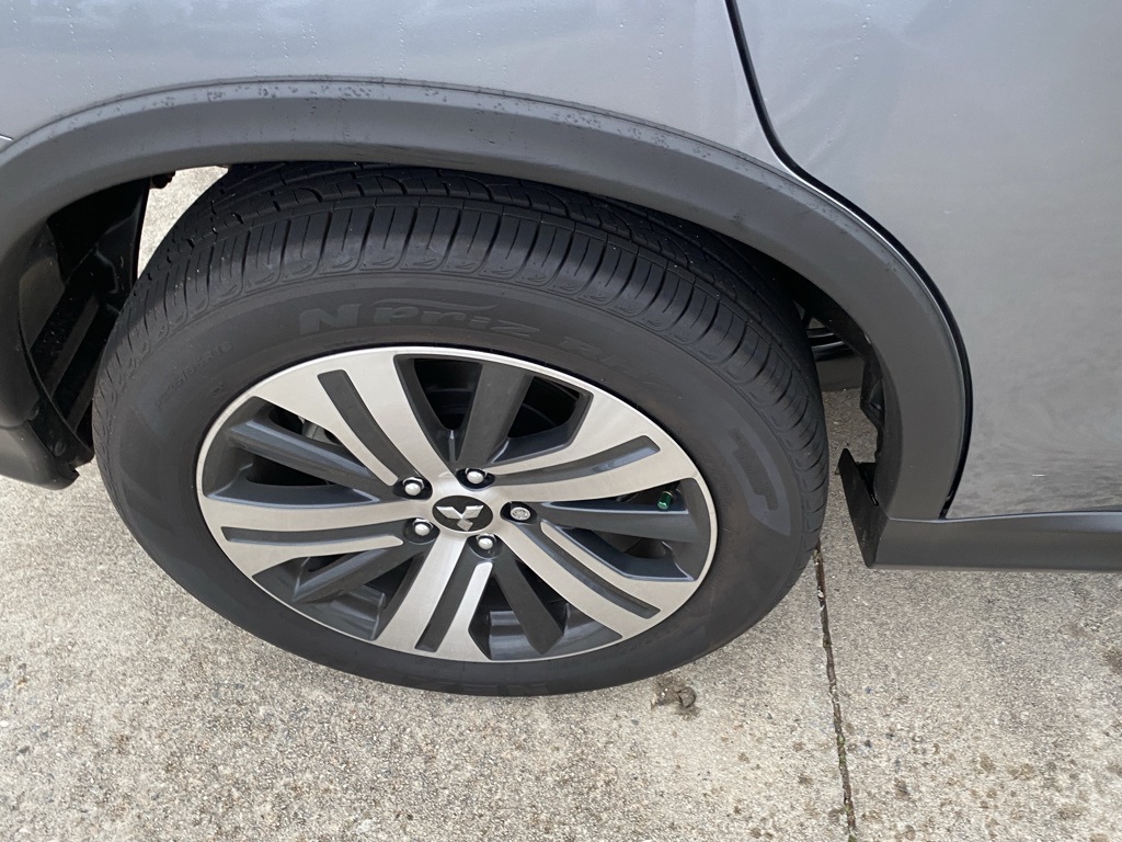Vehicle image 10 of 34