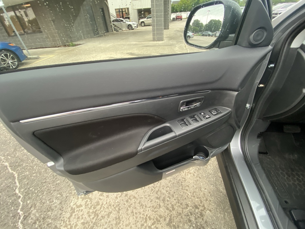 Vehicle image 26 of 34