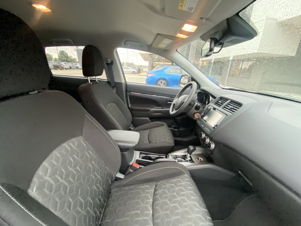 Vehicle image 22 of 34