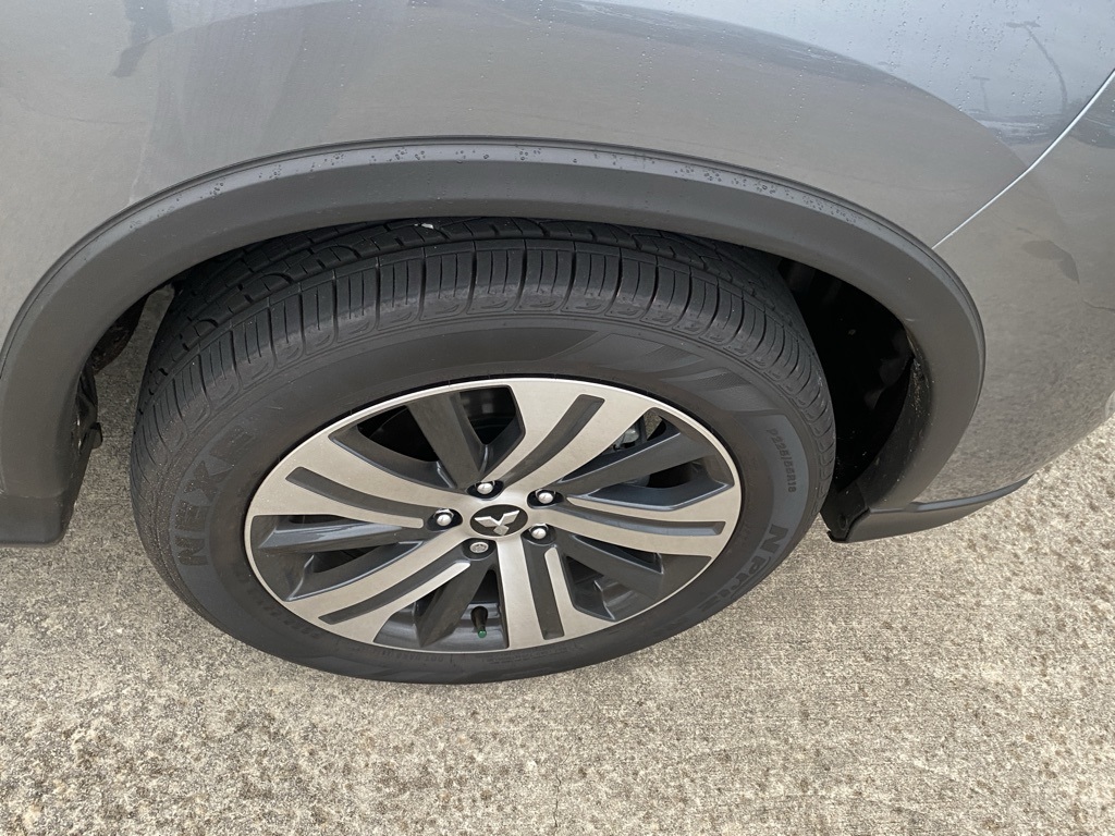 Vehicle image 11 of 34