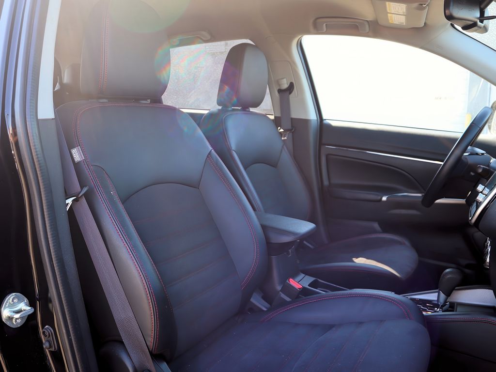 2024 Mitsubishi Outlander Sport ES Image 14 of 31