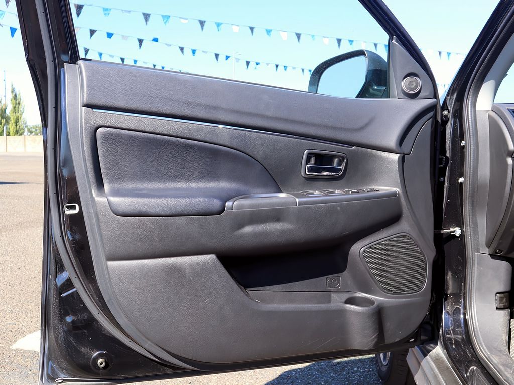 2024 Mitsubishi Outlander Sport ES Image 24 of 31